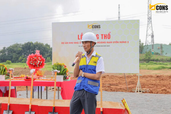 Ông Hoàng Văn Dũng – P. TGĐ Công ty Cổ phần Đầu tư dự án Hoàng Nam phát biểu tại buổi lễ