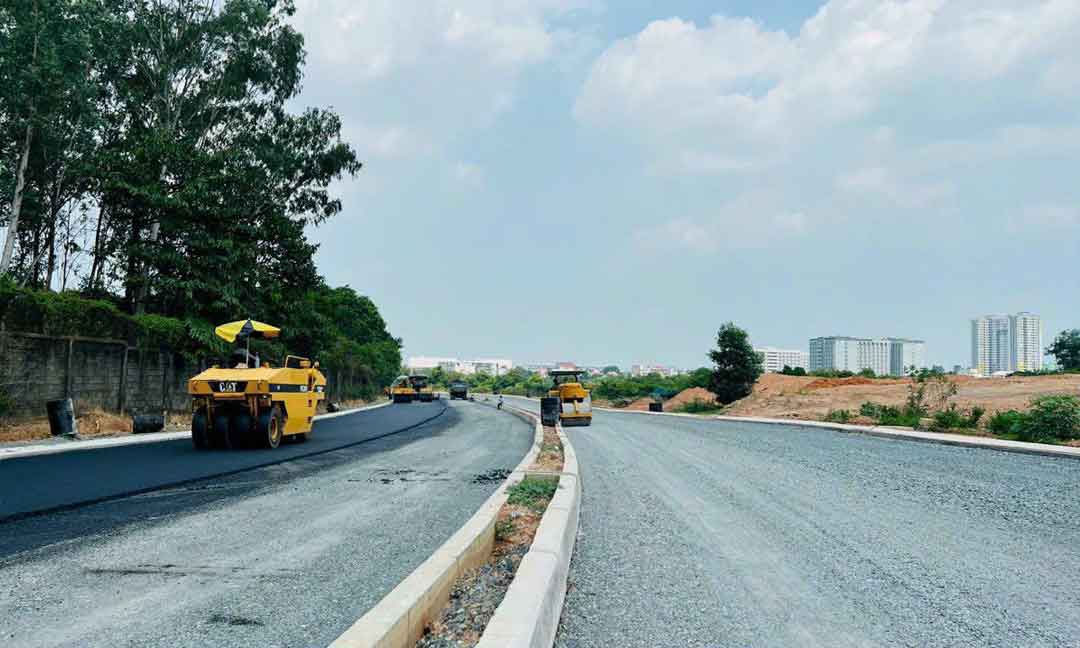 Công Trường Đang Thi Công Trải Nhựa đường Thống Nhất
