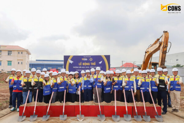 Tập thể Chủ đầu tư, Đối tác, Nhà thầu và Khách mời chụp hình lưu niệm